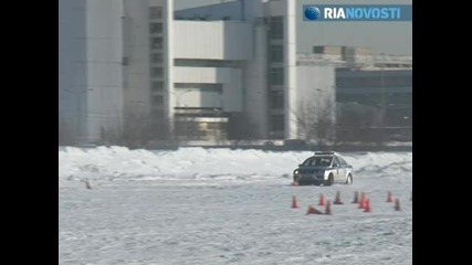 Тренировка на руските полицаи в майсторско шофиране!!!