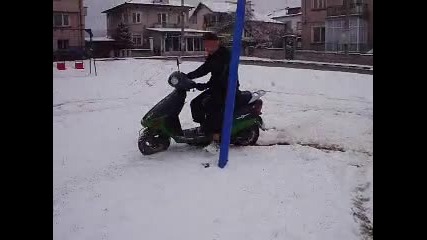 marto se vurti v snega sus skuter honda bali