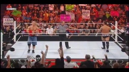 xaxaxa Смях xaxaxa Fan throws Cena's Shirt back at him - Raw 8_22_11