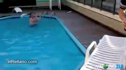 Елегантно салто в басейн