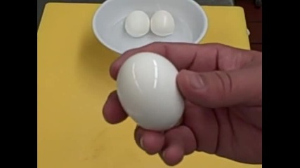 Вижте как се белят яйца само за 1-2 секунди! Прост и Ефективен метод, което трябва да пробвате!