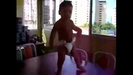 Bebe dance na Waka Waka 