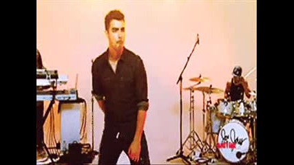 Joe Jonas dance