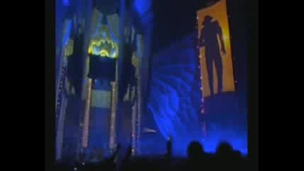 Mайкъл Джексън Въскръсна На Sensation White 2009
