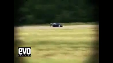 Bugatti Veyron срещу Nissan Skyline Gt - R35 