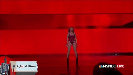 Beyonce Hits Melody (2015 Global Citizen Festival)