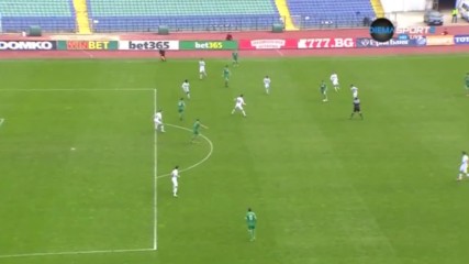 Гол на Николай Дюлгеров във вратата на Славия