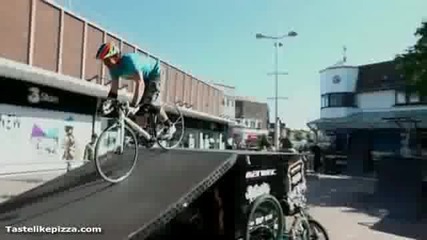 Готин скок с колело