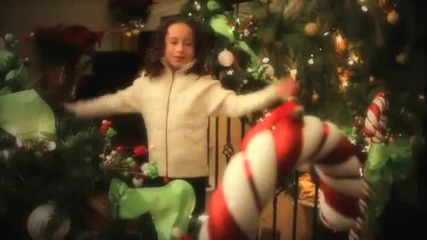 7 - годишно момиченце пее невероярно - All I Want For Christmas is You ... / Превод / 