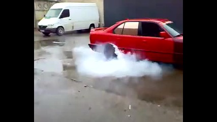 Bmw 525i E34 Си Съсипва Гумите