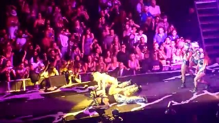 Britney Spears - Baby One More Time And S & M Live In Chicago