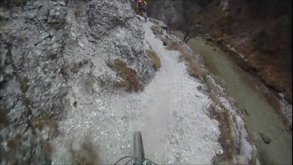 По ръба! Екстремно каране на колело в планината ..