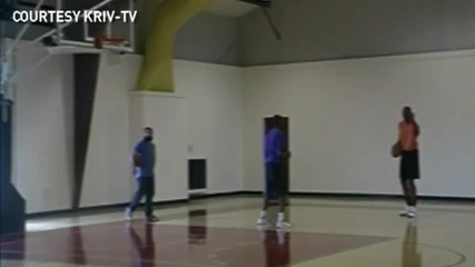 N. B. A. Kobe Gets Lessons from Hakeem Olajuwon 