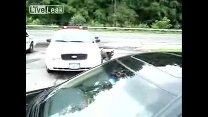 Пуяк напада полицейска кола