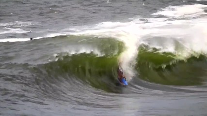 Екстремно сърфиране на сърф между вълните!