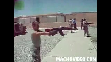 Калашник и в две ръце..!!! 