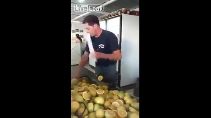 Fruit ninja в реалния живот!