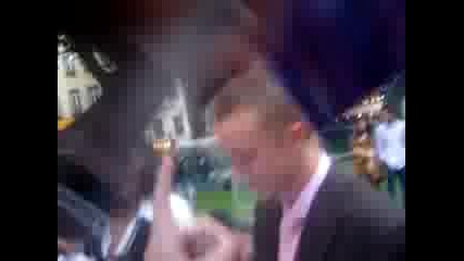 Том дава автогравчета