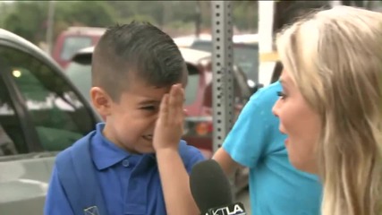 Репортерка разплаква дете когато го пита за първия учебен ден