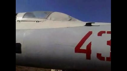 Cтар изтребител на полето в герман ! 