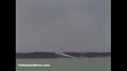 Boeing 747 ударен от мълния!