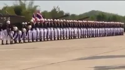 Вижте Сами Видеото Красотата На Военния Парад