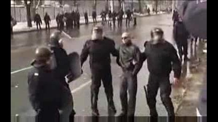 Вижте сами Българската полиция ! Не изпускаите