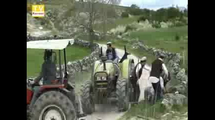 Превземане На Трактор!!!