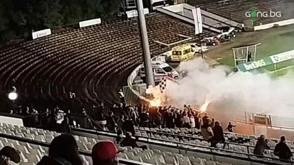 Агитката на Славия празнува втория гол на тима си