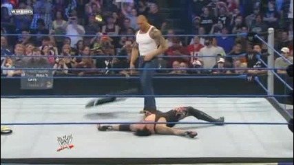 Животното преби Гробаря | Smackdown 4/12/09 |