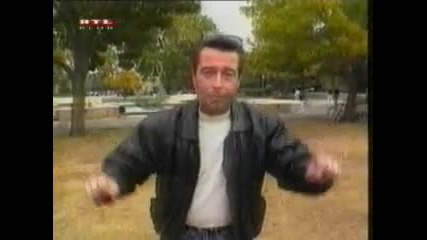 Човек имитира мотори