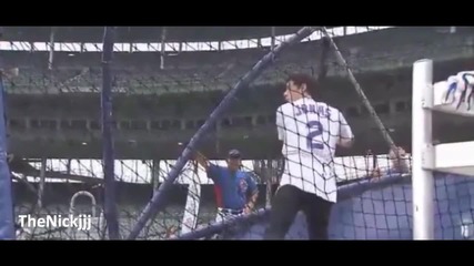 Nick Jonas играе бейзбол