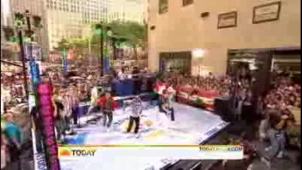 Джъстин Бийбър изпълнява Baby на живо 04.06.2010