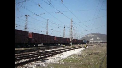 Товарен влак с 46 и 44 -та серия машини