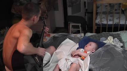 бебе пее на Металика