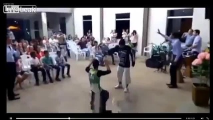 Полицай за малко не застрелва ученик - актьор