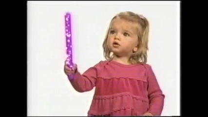 Сладката Mia Telerico рекламира Disney Channel