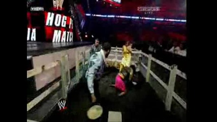 Wwe Extreme Rules 2009 - Santina Marella vs Vickie Guerrero ( Hog Pen Match)