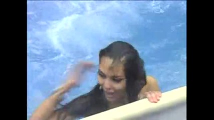 Тервел хвърля Лияна в басейна - Vip Brother