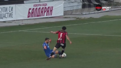 Трябваше ли да бъде отсъдена дузпа за Локо ГО?