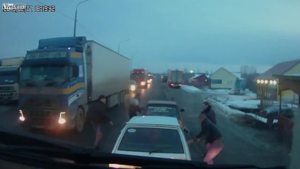 Руски бабаити спретват як селски бой на пътя