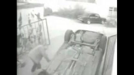 Бягайте жена зад волана !