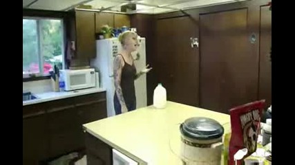 Тя просто искаше да пие мляко