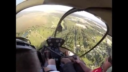 Пилот на хеликоптер спасява радиоуправляем самолет на дете