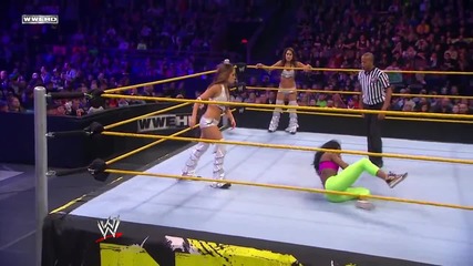 Kelly Kelly & Naomi vs Brie & Nikki Bella