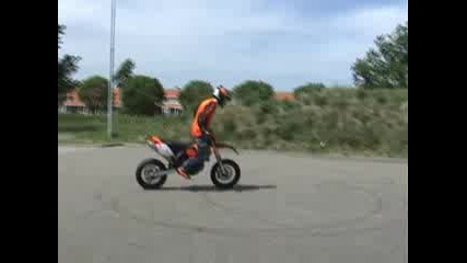Wheely Boy stunting on his old Ktm 250 Exc 4 s 