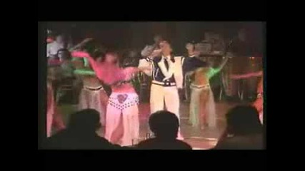 Giannis Floriniotis във филма - O tragoudistis kai to koritsi tou Bar