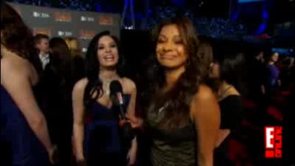 2010 Peoples Choice - Demi Lovato - Live From the Red Carpet 