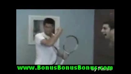 Novak Djokovic имитира Roger Federer и други New ^^