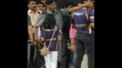 Shahrukh khan fight with security guards during-ipl-match 2012 at Wankhede Stadium